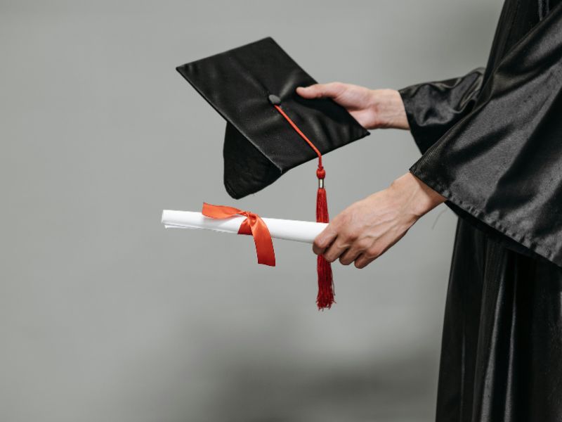 qual a diferença entre mba e pós graduação​